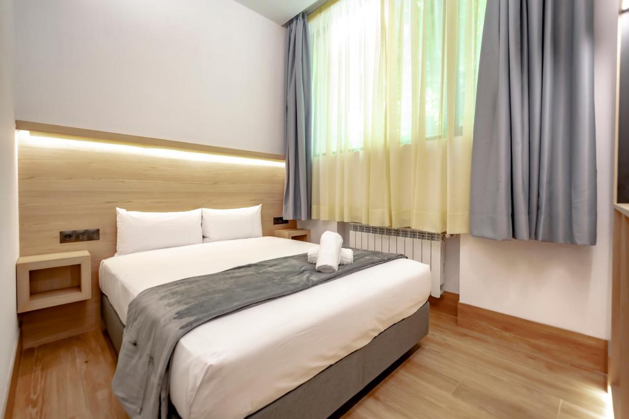 Dobohomes - Montesa 20 Apartamentos Madrid Exteriör bild