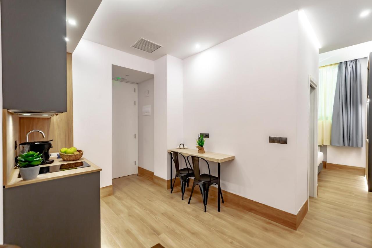 Dobohomes - Montesa 20 Apartamentos Madrid Rum bild